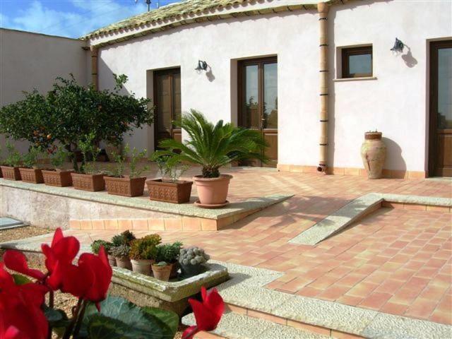Agriturismo Baglio Donna Santa Farm stay *